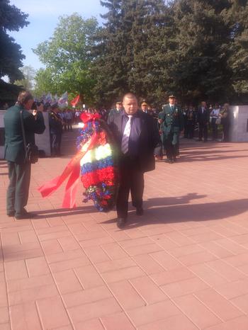 Возложение венков 9 мая 2013 года. 