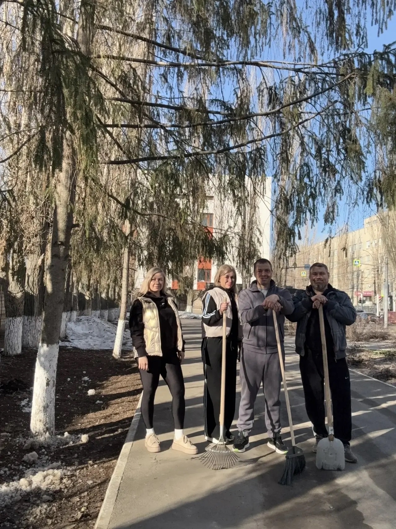 Коллектив инспекции принял участие в субботнике в Саратове